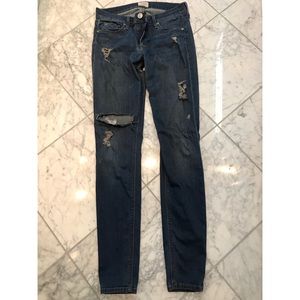 Distressed skinny stretchy jeans